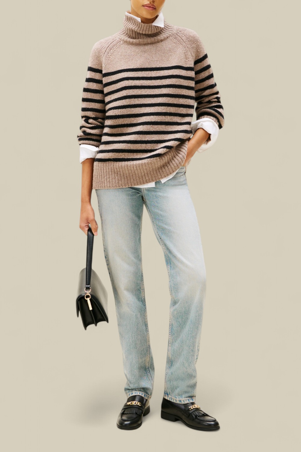 תמונת כל הלוק של מכנסי ג'ינס בגזרה ישרה